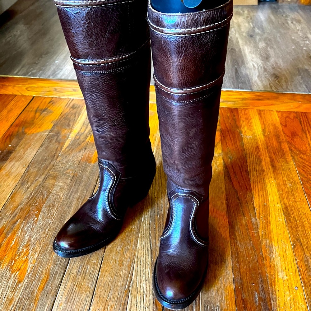 Frye boots lightly worn. Size 6:5